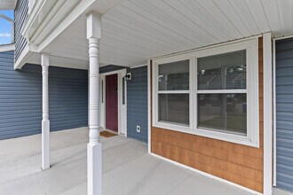 871 Riverbend Rd in Virginia Beach, VA - Building Photo - Building Photo