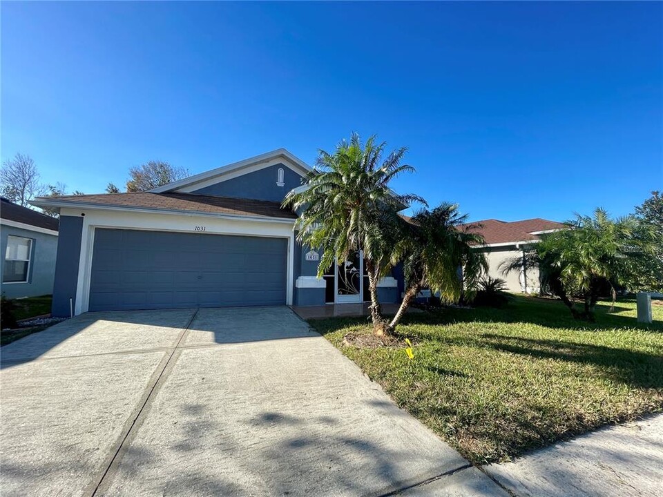 1031 Summer Breeze Dr in Brandon, FL - Building Photo