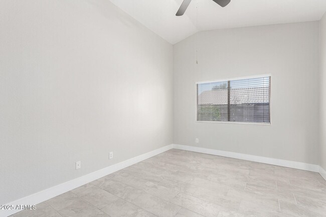 16455 N 137th Dr in Surprise, AZ - Foto de edificio - Building Photo