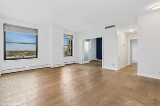 2100 N Lincoln Park W in Chicago, IL - Building Photo - Building Photo