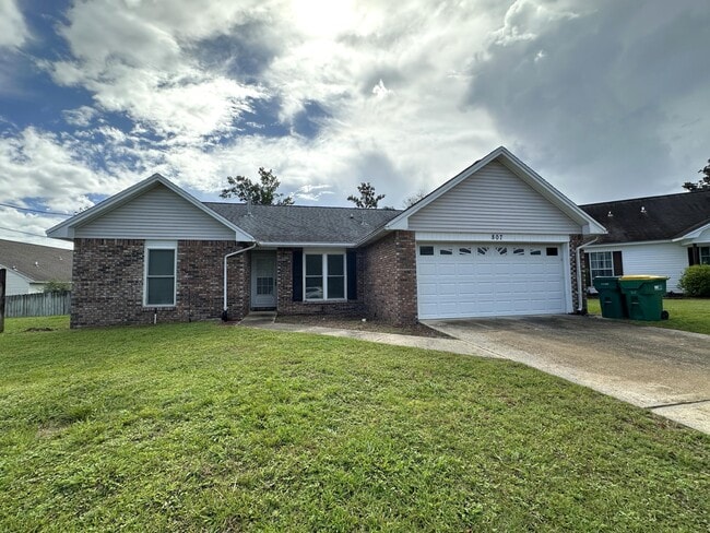 property at 807 Sparkleberry Cove