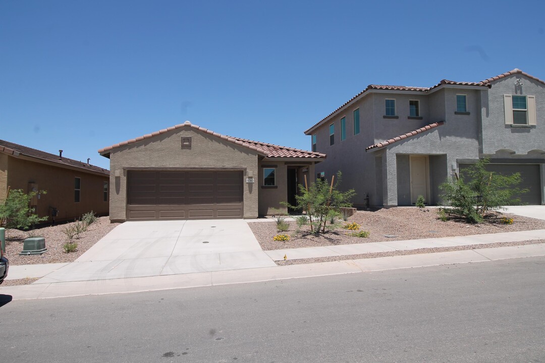 6783 E Paseo De Villalobos in Tucson, AZ - Building Photo