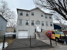 29 Madonna Pl in East Orange, NJ - Building Photo