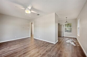 2303 Metcalfe Rd in Austin, TX - Building Photo - Building Photo
