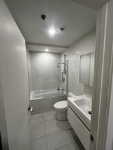 1 Glenmore Rue in Hampstead, QC - Building Photo - Building Photo