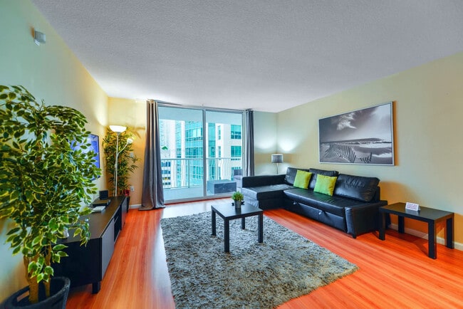 1200 Brickell Bay Dr in Miami, FL - Building Photo - Building Photo