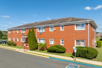 Crossroads Manor Apartments in Lakewood, NJ - Foto de edificio - Building Photo