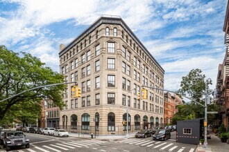 337-341 W 11th St in New York, NY - Building Photo - Primary Photo