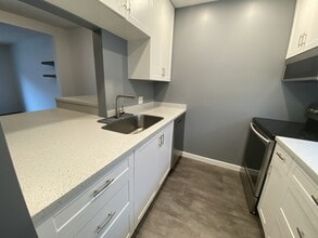 25 Pryde Ave in Nanaimo, BC - Building Photo - Building Photo