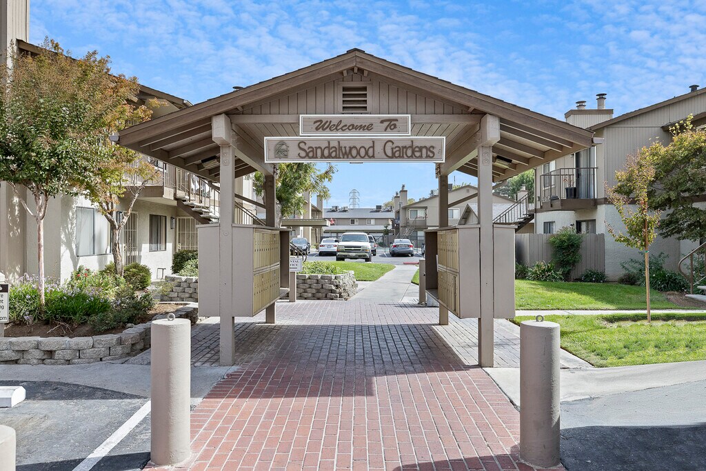 Sandalwood Garden Apartments in Fresno, CA