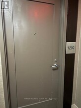 320-1320 Tweedsmuir Ave in Toronto, ON - Building Photo - Building Photo