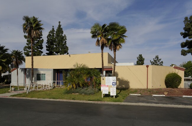 Sierra Pines in Riverside, CA - Foto de edificio - Building Photo