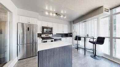 215 Fort York Blvd, Unit SI ID1496951P in Toronto, ON - Building Photo - Building Photo