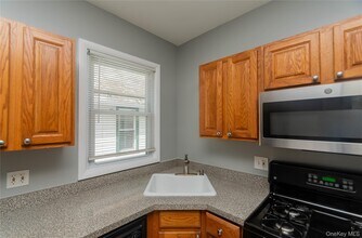 15 Taylor Ave in Poughkeepsie, NY - Building Photo - Building Photo