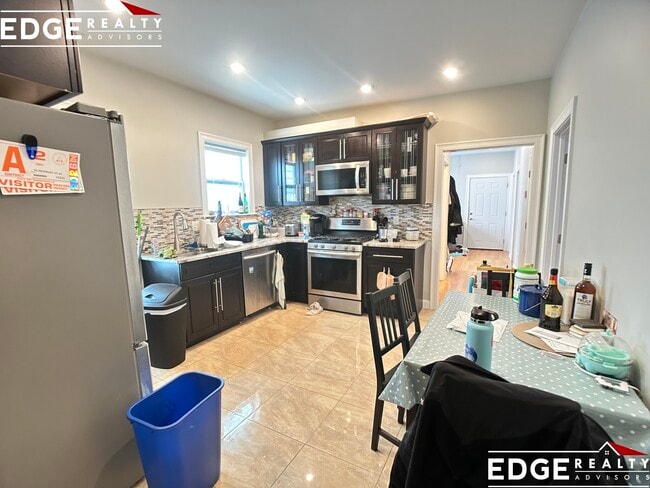 83 Newbury St, Unit 2