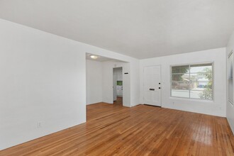 3976-3980 Kendall St in San Diego, CA - Foto de edificio - Building Photo