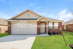 12528 Huntington Rdg Wy in Oklahoma City, OK - Building Photo
