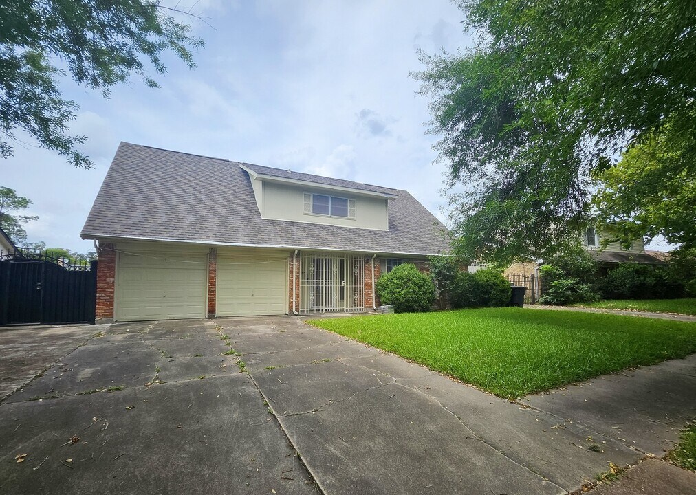 9318 Neff St in Houston, TX - Foto de edificio