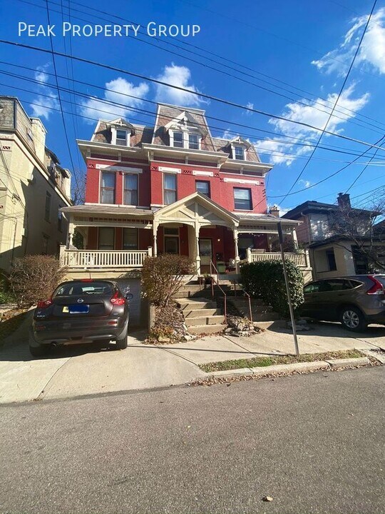 2412 Salutaris Ave in Cincinnati, OH - Building Photo