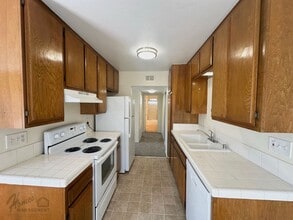450 W Vermont Ave in Escondido, CA - Building Photo - Building Photo