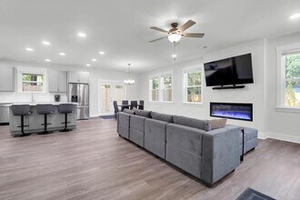 2755 Tyler St in North Charleston, SC - Foto de edificio - Building Photo