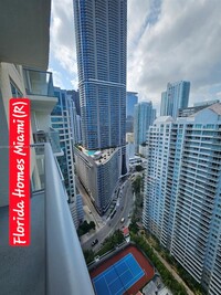 1155 Brickell Bay Dr, Unit 3408 in Miami, FL - Foto de edificio - Building Photo