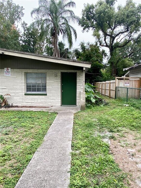 913 E 123rd Ave in Tampa, FL - Building Photo