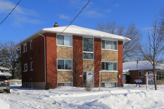 20 Olympic Dr in Kitchener, ON - Building Photo - Primary Photo