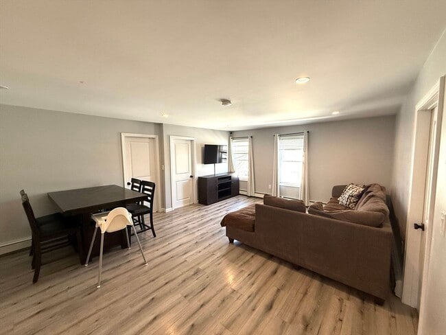 34 Jefferson St in Milford, MA - Building Photo - Building Photo