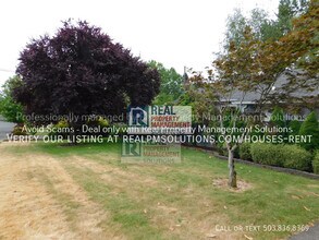 2045 SW Huntington Ave in Portland, OR - Building Photo - Building Photo