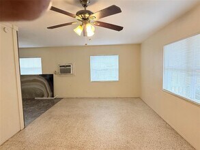 4819 Haines Rd N in St. Petersburg, FL - Building Photo - Building Photo