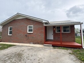 400 W Market St in Decherd, TN - Building Photo - Building Photo