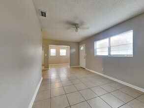4826 E 97th Ave in Tampa, FL - Building Photo - Building Photo