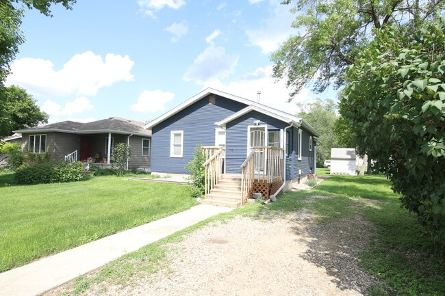 property at 815 S Merton St