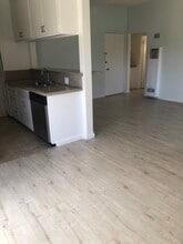 11815 Goshen Ave, Unit 4 in Los Angeles, CA - Building Photo - Building Photo