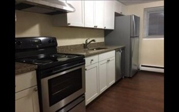 44 Bryon Rd, Unit #1 in Boston College, MA - Foto de edificio - Building Photo
