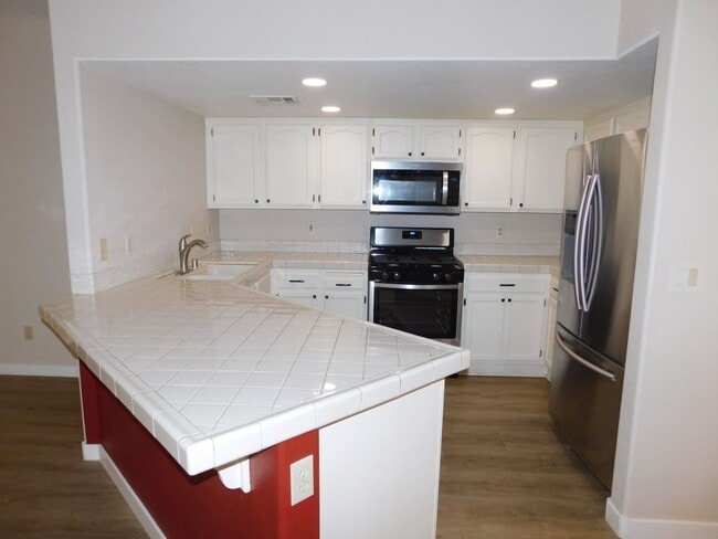 8301 Boseck Dr in Las Vegas, NV - Building Photo - Building Photo
