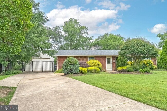 5008 Treetop Ln in Alexandria, VA - Building Photo - Building Photo