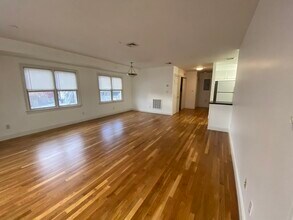 240 E 8th St, Unit 3 in Boston, MA - Building Photo - Building Photo
