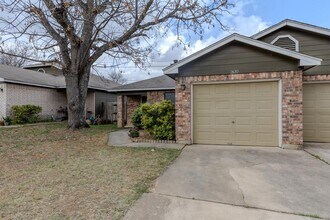 2630 Gwendolyn Ln in Austin, TX - Building Photo - Building Photo