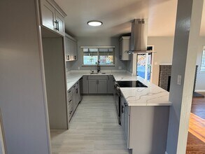 2615 Henry Ave in Pinole, CA - Building Photo - Building Photo