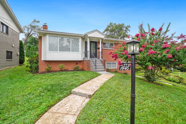 property at 1446 Roxanna Rd NW