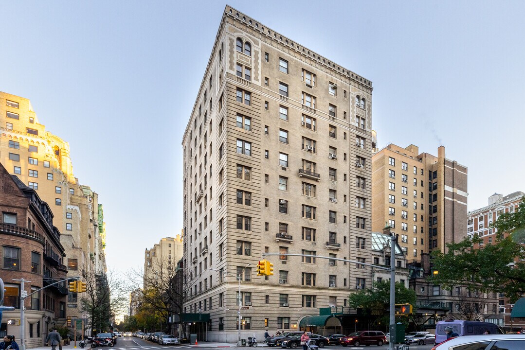 270 West End Ave in New York, NY - Building Photo