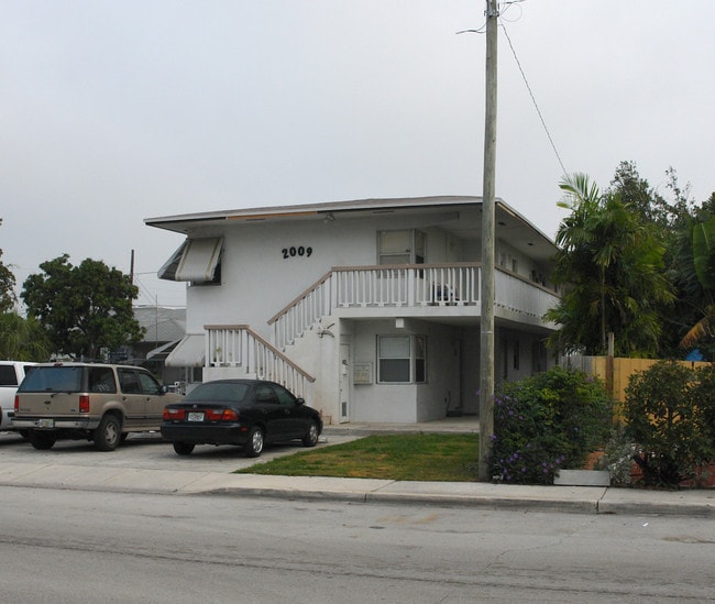 2009 Fillmore St in Hollywood, FL - Building Photo - Building Photo