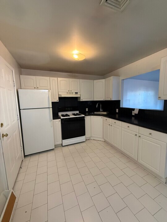 360 Ridge Rd, Unit 1 in Lyndhurst, NJ - Building Photo