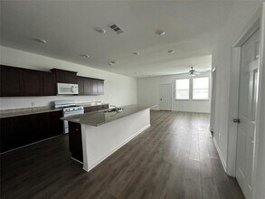 1115 W Park St in Sugar Land, TX - Building Photo - Building Photo