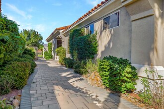496 Desert Holly Dr in Palm Desert, CA - Building Photo - Building Photo