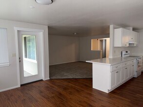 Lakeshore in Tacoma, WA - Foto de edificio - Interior Photo