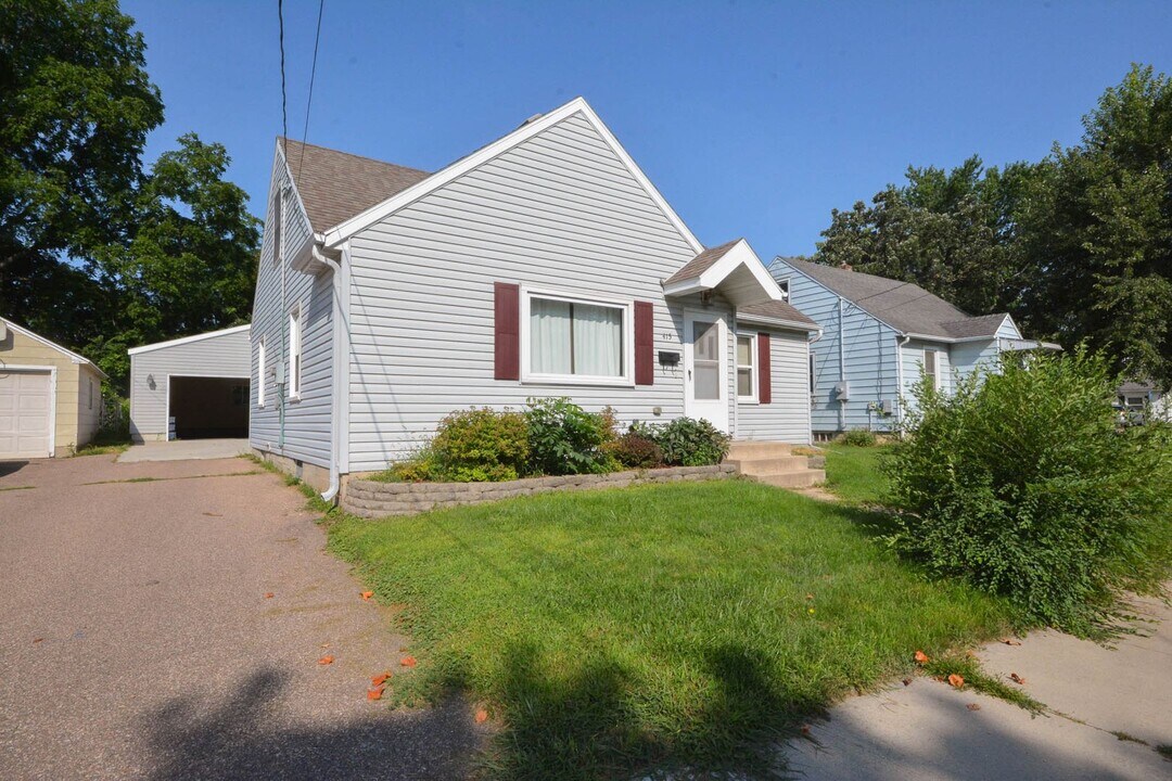 415 15th Ave NE in Rochester, MN - Building Photo