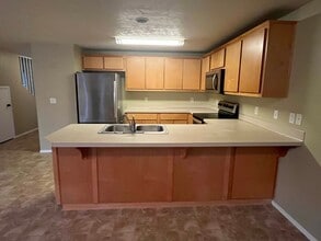 878-880 S 9th St in Harrisburg, OR - Building Photo - Building Photo